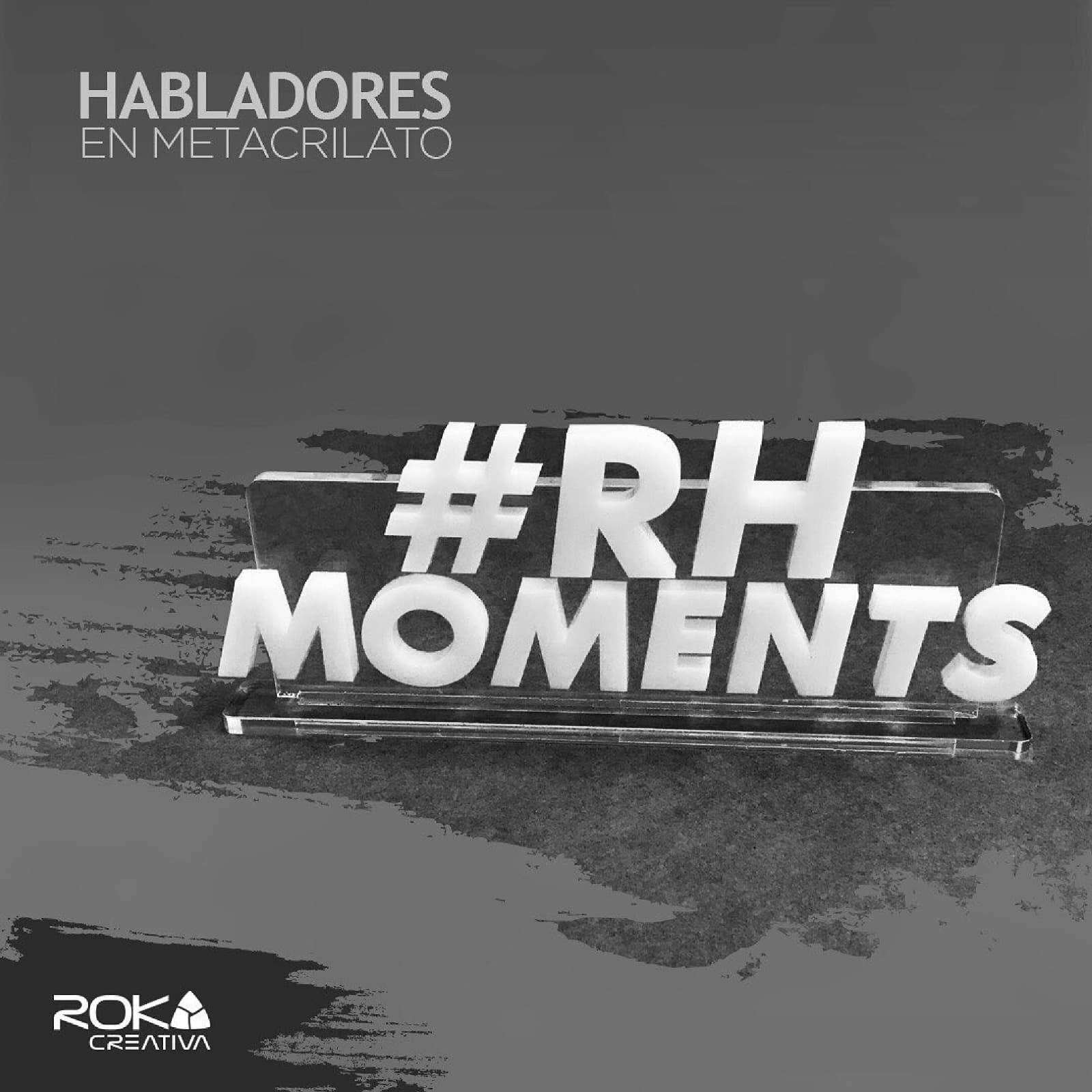 Composición gráfica de los habladores en metacrilato #RHMoments