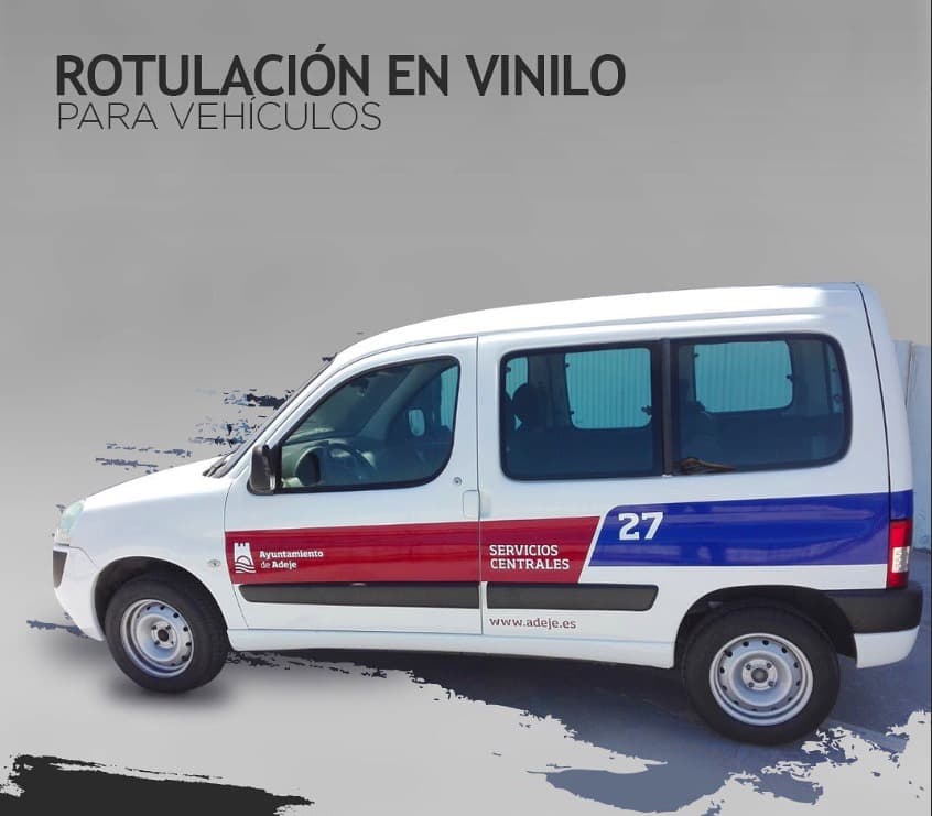 Furgoneta de Servicios Centrales del Ayuntamiento de Adeje rotulada en vinilo